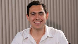 Hereda César Garza la inquietud por la política