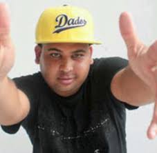 Carlos Julio Molina, mejor conocido como dj trece o Tony armas o Johnny  flecha. Cantante, productor y actor Nació en la ciudad de new York Estados  Unidos, el 15 de junio de