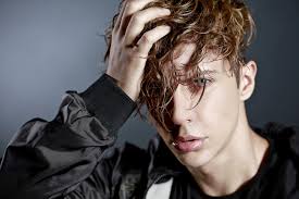 I haven't login in this page for a while, but I was SOOO HAPPY to see how  many of you had been commenting