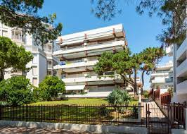 Scopri le offerte piccola palazzina di 7 appartamenti situata direttamente sul lungomare di sabbiadoro, ad appena due laterali dalla via del centro. Agenzia Lignano Affitto E Vendita Appartamenti Agenzia Arena