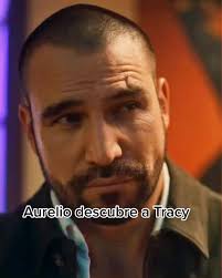 Aurelio descubre a Tracy lobo en El Señor de los Cielos 8