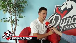 Pardubický michael špaček před brankou libereckého jána lašáka. Hc Dynamo Pardubice Video Uvidim Po Kempu Kde Budu Hrat Rika Michael Spacek