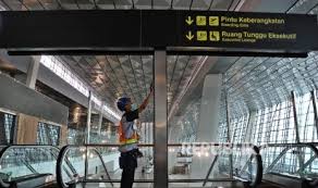 Lowongan porter bandara soekarno hatta. Ap Ii Gratiskan Jasa Porter Di Bandara Soekarno Hatta Republika Online
