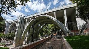 #atención #pereira en estos momentos un hombre amenaza con lanzarse del #viaducto, organismos de socorro, bomberos y la policía realizan labores de #rescate.pic.twitter.com/risacwgc8t. Viaducto De Segovia El Viaducto Madrid Reisebewertungen Tripadvisor
