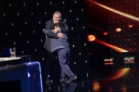 16 mai 1997, bucurești, românia. Romanii Au Talent Florin CÄƒlinescu A ApÄƒsat Butonul Auriu Pentru Un TanÄƒr De 14 Ani