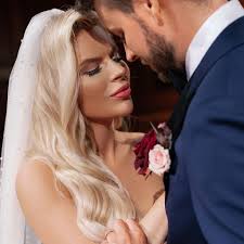 Welcome to Benjamin Earley & Ioana Holt's Wedding Website