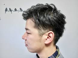 最近メンズは刈り上げが多かったけどたまには刈り上げないショートもある