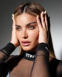 Dibujé y le Hice un Retrato a la Gran Hermosa Barbie Modelo Venezolana 🇻🇪  @aleskagenesis con Mucho Esfuerzo, cariño y amor. @aleskagenesis  @aleskagenesis @aleskagenesis @revista_ronda @vitrina_televen @loactual_tv  @labomba_televen @televentv ...