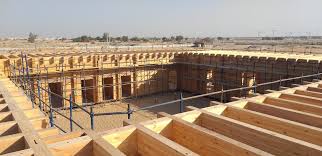 Il costo medio per la costruzione di una casa da 100 mq, compreso di acquisto del terreno edificabile non scende al di sotto dei 130.000 euro. Costruzione Di Una Casa Di Legno A Dubai Emirati Arabi Uniti