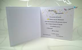 Partecipazione anniversario 50 anni, scritta in oro su cartoncino avorio con decori floreali in rilievo. Invito Anniversario Nozze D Oro Feste Biglietti E Inviti Di V Su Misshobby