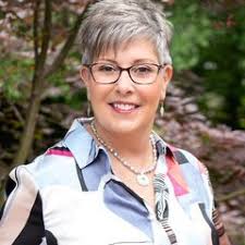 Lisa Briganti's Instagram, Twitter & Facebook