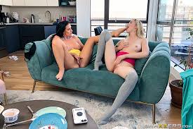 ▷ Anny Aurora in Texas Patti and Anny Clean Up (Photo 5) | Brazzers