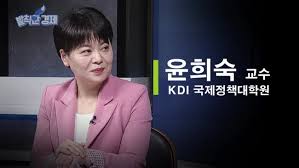 윤희숙 '쇼' 비난 집권당, 당신들 그런 쇼라도 해봤나? ë°œì¹™í•œ ê²½ì œ ë¯¸ëž˜í†µí•©ë‹¹ ì„œì´ˆê°' ì´ì„  í›„ë³´ ìœ¤í¬ìˆ™ êµìˆ˜ë¥¼ ë§Œë‚˜ë‹¤ ë¨¸ë‹ˆíˆ¬ë°ì´ë°©ì†¡