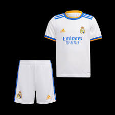 Order now the new away jersey of real madrid. Adidas Real Madrid Kleinkinder Heim Kit 2021 22 Weiss Fussball Shop