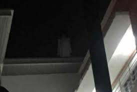 Bagaimanapun, seorang jiran akhirnya memberitahu mereka tentang sejarah. Gambar Hantu Atas Bangunan Universiti Tular Pelajar Buka Cerita Pernah Diganggu Kepala Tanpa Wajah Suka Bertenggek Di Tingkap Bilik Mistik Mstar