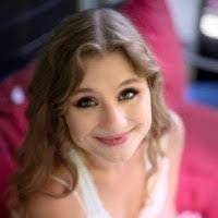 Kristen Potts's Instagram, Twitter & Facebook