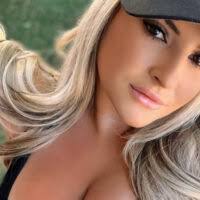 Lea Eaton's Instagram, Twitter & Facebook