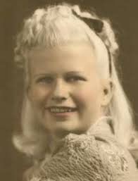 Roslyn Pearson's Instagram, Twitter & Facebook