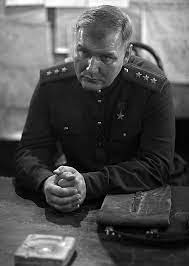 Он снялся в 10 сезонах сериала, и его персонаж за всё это время вырос до подполковника полиции. Dmitrij Bykovskij Romashov Romashov Aktyor Fotografii Rossijskie Aktyory Kino Teatr Ru