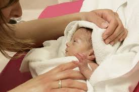 Gather the supplies you'd use for a sponge bath, a cup of rinsing water and baby shampoo, if needed, ahead of time. Caring For Your Premature Infant At Home