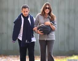 Dix ans ont passé mais leur couple est toujours. Carla Bruni Nicolas Sarkozy Step Out With Giulia Photos Huffpost Life