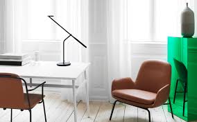 The armchair, available in numerous variations, is an enrichment for every interior. Customize Era Lounge Chair High