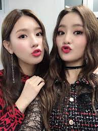 She's such a good friend. G I Dle Miyeon And Minnie Surprise Vlive Thestandom