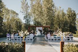 Redwoodsgolf Redwoodsweddings In 2020 Outdoor Wedding Venues Vancouver Wedding Venue Wedding Venues