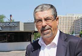 The mayor of coimbra manuel machado has said it is absolutely essential that an international airport is built in central portugal to serve the central region and the rest of the country. Diario As Beiras Manuel Machado Candidato Autarquico A Coimbra Pelo Ps Apresenta Lista De Nomes