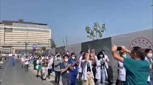 Buradan koçtaş tarafındaki otobüs durağından 98h ya da 78b numaralı otobüslerden birine binerek başakşehir devlet hastanesi durağında indiğinizde başakşehir devlet hastanesi'ne ulaşabilirsiniz. Ek Odemelerini Alamayan Saglik Emekcilerinden Basaksehir Cam Ve Sakura Sehir Hastanesi Nde Protesto Haberler Son Dakika