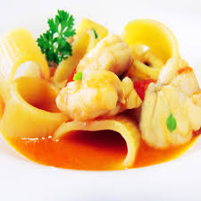 Se volete rendere la coda di rospo al forno ancora meno calorica togliete o riducete l'olio extravergine di oliva e sostituitelo con. Calamarata In Guazzetto Di Coda Di Rospo Fresco Pesce