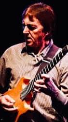 Tantrum to Blind • Corrado Rustici -guitar [2nd solo] • Allan Holdsworth  -guitar [1st solo] • Peter Vettese -keyboards • Michael Manring -bass •  Steve Smith -drums.