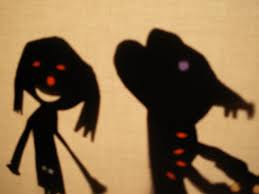 Silhouettes Decoupees Dans Du Carton Noir Et Quelques Touches De Couleurs Carton Noir Ombre Chinoise Jeux De Lumiere