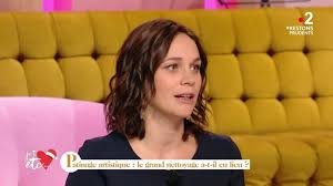 Interview nathalie péchalat présidente de la fédération française des sports de glace (ffsg). Nathalie Pechalat Enceinte Elle Devoile Son Ventre Arrondi Sur Un Plateau Tv Femme Actuelle Le Mag