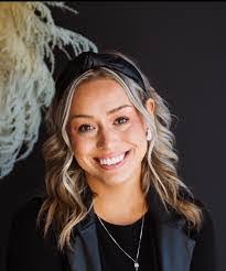 Amanda Wool's Instagram, Twitter & Facebook