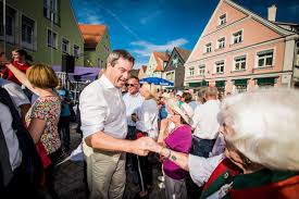 Markus söder ist ein deutscher politiker und seit 2018 bayerischer ministerpräsident. Markus Soder On Twitter Heute Station In Weiden Wieder Volles Zelt Vorher Beim Altstadtfest In Roth Uberall Grosser Zuspruch Der Burger