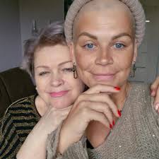 Потеряла волосы, в носу — трубки: 42-летняя телеэксперт Сабина Пантус  показала, как выглядит во время борьбы с раком. Все подробности:  https://teleprogramma.org/news/nid4481801_au73630auauau_crcrcrcr__poteryala-volosy-v-nosu-trubki-42-letnyaya  ...