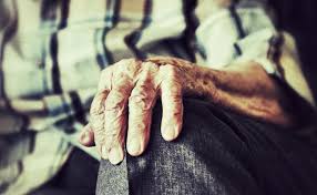 Voir les raisons des fourmillements… l'engourdissement du bras gauche peut être dû à quelque chose d'aussi simple que la position de sommeil ou d'aussi. Prevenir Un Infarctus Reperer Les Vrais Signes D Alerte Reponses Bien Vieillir Fr