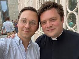 Gayle Priest's Instagram, Twitter & Facebook