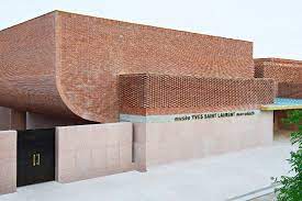 The yves saint laurent museum in marrakech is a museum dedicated to the fashion designer yves saint laurent located in marrakesh, morocco. Musee Yves Saint Laurent Marrakech Architecture Exterior Brick Architecture Architecture Details