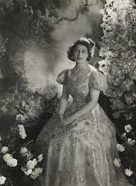 But at this point, is the british monarch's role purely ceremonial, or does she or he hold any real political. 49 Queen Jung Ideen Konigin Elisabeth Elisabeth Ii Elizabeth Ii