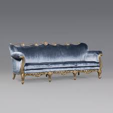 Use accents of brass rather than chrome, and make sure sofas and chairs are overstuffed and comfortable, with coverings of velvet or leather. Der Englische Stil Ganz Modern Chesterfield Samt Sofa Weitere Chesterfield Samt Mobel Englische Mobel Blog
