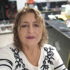 Nuestros adultos mayores 👵🏻 👴🏻 del CIAM ya reciben sus clases gratuitas  de natación 🏊‍♀️ en la piscina municipal. Dos veces por semana pasan un  momento ameno y refrescante. #SJL #EsOtraCosa #verano #