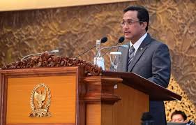 Aiciro di t.agung / gedung kejaksaan agung kebakaran. Aiciro Di T Agung Gunung Agung Kembali Erupsi Hujan Pasir Siram 2 Desa Di Sejumlah Pengungsi Gunung Agung Bali Sudah Mulai Tak Betah Dan Gelisah Tinggal Di Posko Pengungsian