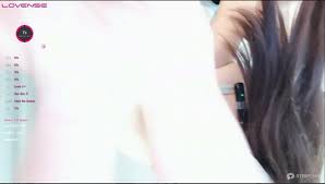 Lucknaixi reveals her personal moments in her webcam show