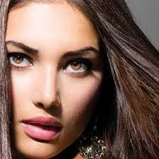 Amanda Lodge's Instagram, Twitter & Facebook