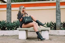 Tas wanita dengan warna cerah dan model yang enggak biasa makin banyak diminati dan jadi tren tersendiri. Tampil Keren Dan Kece Dengan Tas Wanita Branded Untuk Menyempurnakan Outfitmu 2021