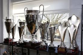 Sainz is eyeing ocon in seventh but there's no room for manoeuvre so he too elects to wait it out. British Formula 1 Grand Prix Trophies Created By Bearsted Firm Aford Awards