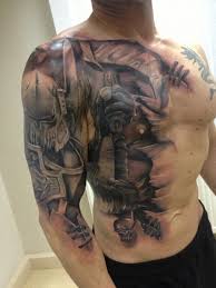 Awesome Battle Knight Tattoo Interesting Running It From The Arm To The Chest Mannliche Tattoo Armel Schulterpanzer Tattoo Wikinger Tattoos