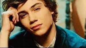 Alex Crowell's Instagram, Twitter & Facebook